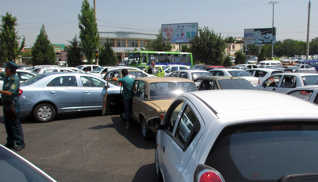 UZBEKISTAN-TASHKENT-traffic-jam.jpg